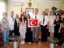 BELEDİYE BAŞKANI KAYACIK’A BAYRAKLI TEŞEKKÜR