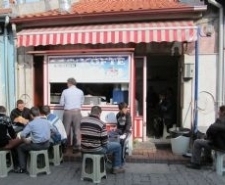 BURHANİYELİ KÖFTECİ FİYATI İLE MEYDAN OKUYOR