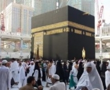 EDREMİTLİ UMRECİLER KABE’DE