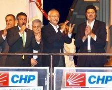 KILIÇDAROĞLU AYVALIK'TA “4 YILDA YOKSULLUĞU TOPRAĞA GÖMECEĞİM”