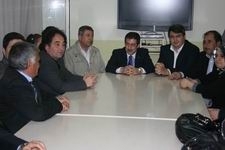 AK PARTİ MİLLETVEKİLİ ADAYI ALİ AYDINLIOĞLU, KURMAYLARI İLE BİRARAYA GELDİ