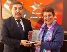 KENDİNİ EĞİTİME ADAYAN HAYIRSEVER KADIN