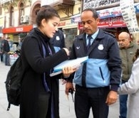 ENGELLİLERİ KULLANARAK DERGİ SATANLARA ZABITA ENGELİ