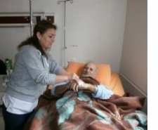 DONDURUCU SOĞUK, AYVALIK YAŞLI BAKIMEVİNDEKİ YAŞLILARI ETKİLEMİYOR