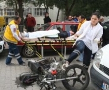 AYVALIK’TA MOTOSİKLET KAZASI: 1 YARALI