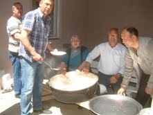 EDREMİT’TE BAKKAL AMCA’DAN YUMURTA ÜRÜNLERİ TEBLİĞİNE TEPKİ
