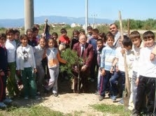MAHALLEDE AĞAÇ DİKME BAYRAMI