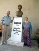 HAYATTAKİ KARISININ BÜSTÜNÜ YAPTIRDI