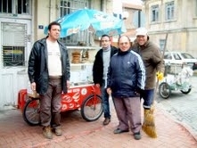 BURHANİYE’DE ESNAFA ENGELLİ TEŞEKKÜRÜ