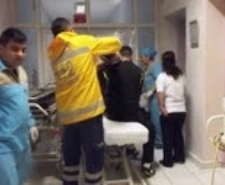 2 KİŞİ BIÇAKLA YARALANDI