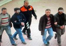 AYVALIK'TA CİNAYET VE KUNDAKLAMA. ZANLILAR ADLİYEYE SEVK EDİLDİ