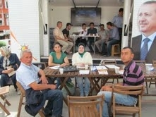 AK PARTİ MOBİL KAMYONETTE ÜYE KAYDI YAPIYOR