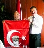 EMEKLİ BELEDİYE PERSONELİNDEN BAŞKANA ANLAMLI ZİYARET