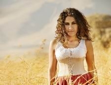 AYNUR, ERKAN OĞUR VE İSMAİL HAKKI DEMİRCİOĞLU AYNI SAHNEYİ PAYLAŞIYOR