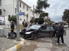 KAZA YAPAN ARACIN TAMPONU AZ KALSIN ÖLDÜRÜYORDU
