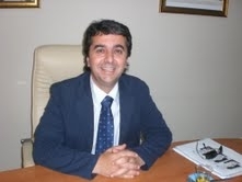 AYVALIK’TA AK PARTİ’YE AİT AFİŞLER İLÇE SEÇİM KURULUNCA İNDİRİLDİ