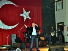 EDREMİT'TE 'BOZKURTLAR DİRİLİYOR' KONSERİNE YOĞUN İLGİ