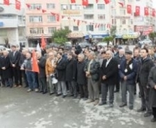 BURHANİYE DE VATANDAŞLAR KARİKATÜR TEPKİSİ İÇİN BİR ARAYA GELDİ