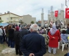 YENİ CAMİNİN TEMELİ TÖRENLE ATILDI