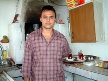ÜNİVERSİTELİ YALÇIN’DAN ODUN ATEŞİNDE ÇAY