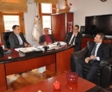 AYVALIK BELEDİYESİ YOL YAPIMINI HIZLANDIRDI