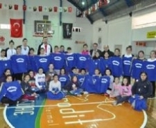 BAŞKAN SAKA’DAN MİNİK SPORCULARA DESTEK