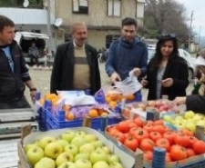 BURHANİYE’DE KÖY MANAVI İLGİ GÖRDÜ