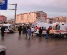 Öğrenci minibüsü kaza yaptı: 3 yaralı