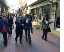 PROTOKOL EŞLERİ ŞEHİT AİLELERİNİ ZİYARET ETTİ