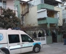 Merdivenlerden DÜşen Adamın Cesedini KOMşusu Buldu
