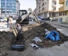 EDREMİT’TE CADDE VE SOKAKLARDA YENİDEN DÜZENLEME ÇALIŞMALARI BAŞLIYOR