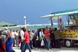 EDREMİT’TE MUHTARDAN SEÇMENE SAZLI SÖZLÜ TEŞEKKÜR