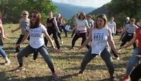 Yayla yürüyüşünde önce zumba, sonra yoga yapıldı