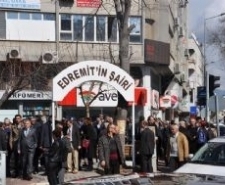 EDREMİT’TE SABAHATTİN ALİ’NİN HEYKELİ AÇILDI