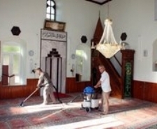 EDREMİT’TEKİ CAMİLERE RAMAZAN TEMİZLİĞİ