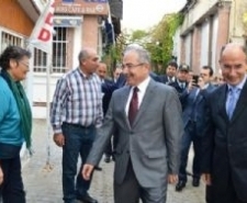 VALİ YAMAN AYVALIK İLE TANIŞTI