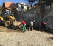 MEHMETALAN MAHALLESİ’NDE YOLLAR YENİLENİYOR