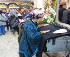 Elif Öğretmen 2 bin kişi ile son yolculuğuna uğurlandı