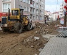 BURHANİYE YOLLARI HIZLA YENİLENİYOR