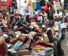 AYVALIK PAZARI YUNAN TURİSTLERLE HAYAT BULUYOR