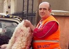 AYVALIK’TA GAYRİ RESMİ KURBAN DERİSİ TOPLAYANLAR THK’YI ZORA SOKTU