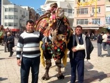SEZONUN İLK DEVE GÜREŞİ KARAAĞAÇ’TA