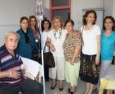 AYVALIKLI GÖNÜL ELÇİLERİNDEN HASTANE ZİYARETİ