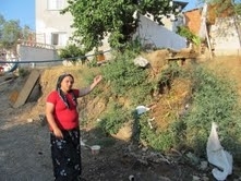 EDREMİT’TE DERE KENARINDA KÖPRÜ ÇİLESİ