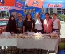 OKULA DESTEK İÇİN GIDA KERMESİ DÜZENLEDİLER