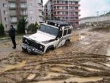 BASKİ’NİN ÇUKURUNA DÜŞEN ARAÇLARDA MADDİ HASAR MEYDANA GELDİ