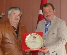 LOFÇALIOĞLU’NA ŞÜKRAN PLAKETİ