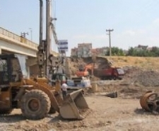 KÖPRÜ YAPIMI DEVAM EDİYOR