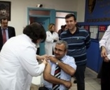 EDREMİT’TE DOMUZ GRİBİ AŞILARINA BAŞLANDI