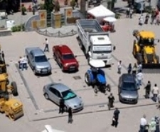 EDREMİT BELEDİYESİ ARAÇ PARKINI GENİŞLETTİ